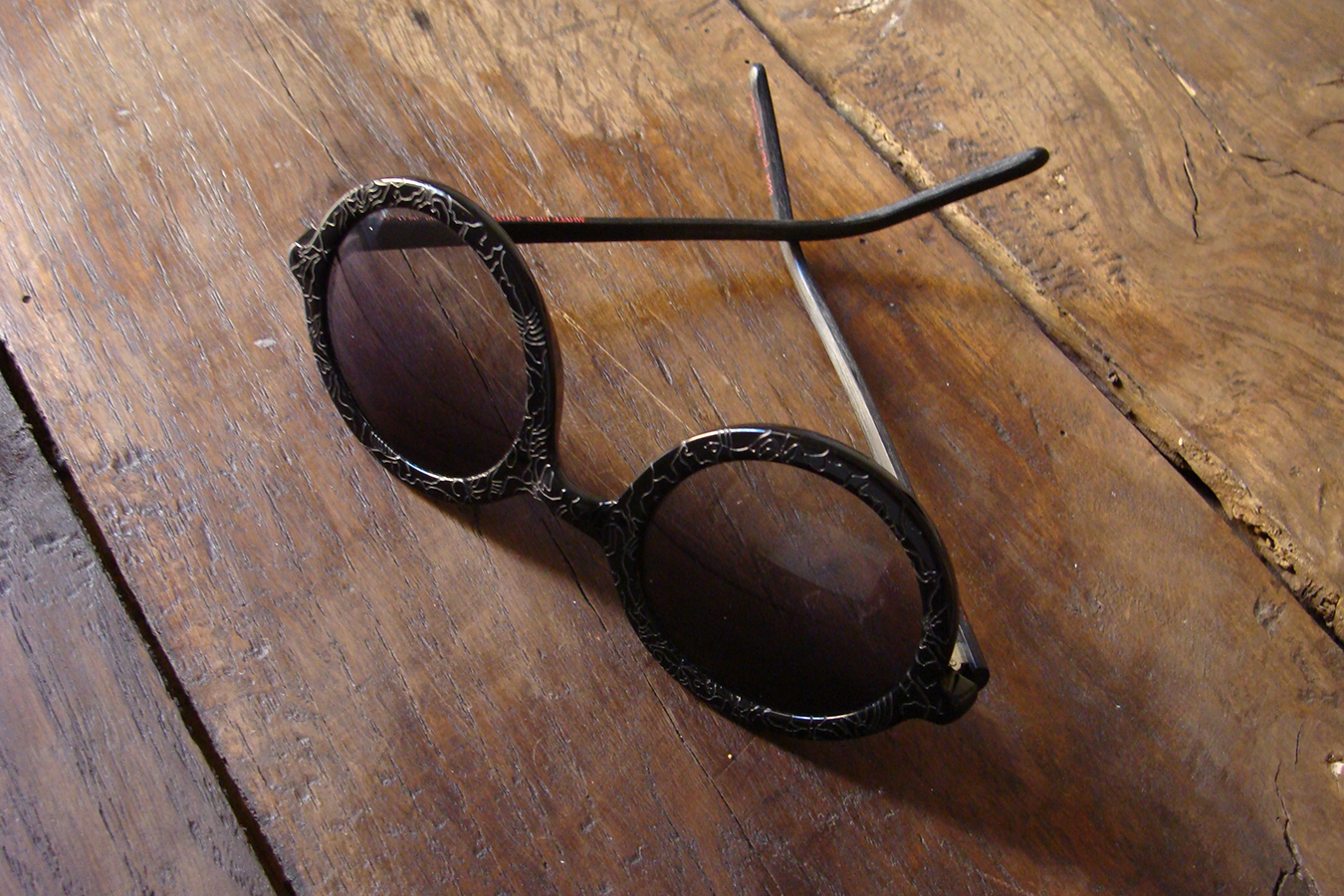 woodworms inspired sunglasses frame design